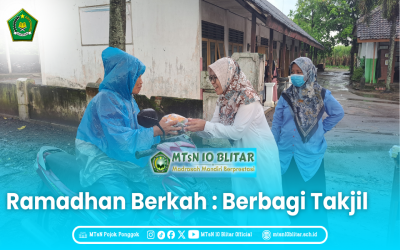 MTsN 10 Blitar Berbagi Takjil